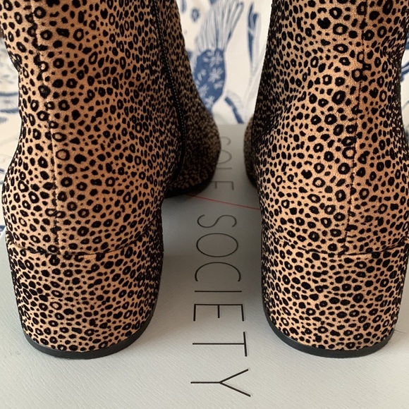Cheetah Velvet Booties - Picture 4 of 5